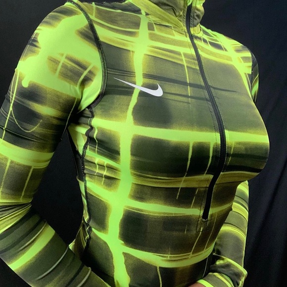 Nike Tops - Nike Pro Multi Green Neon Quarter Zip Lightweight Womens Size Large Thumbholes